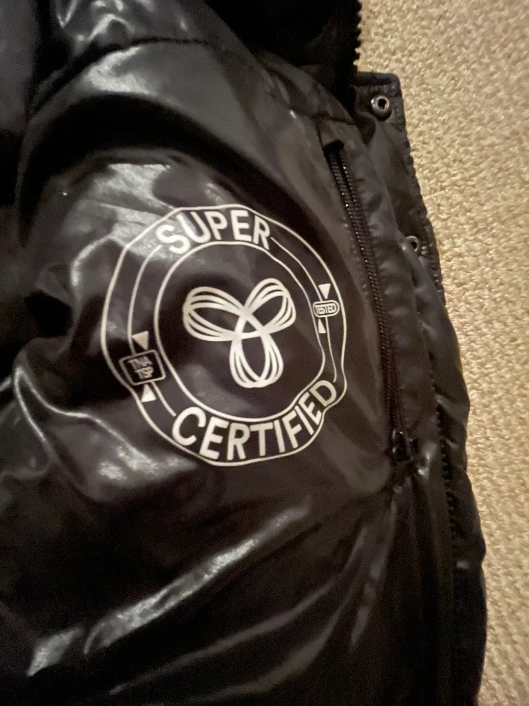 Glossy Black tna aritzia super puff image indicator(5)