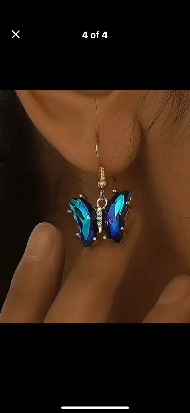 Flower Stud Earrings & Bee Dangle Earrings image indicator(10)