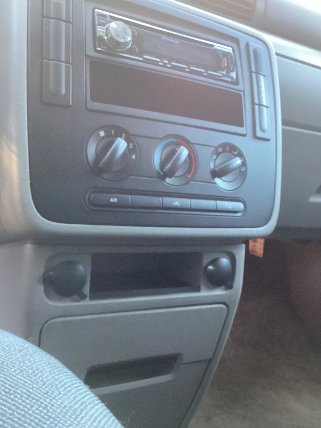 Ford Freestar Minivan image indicator(5)