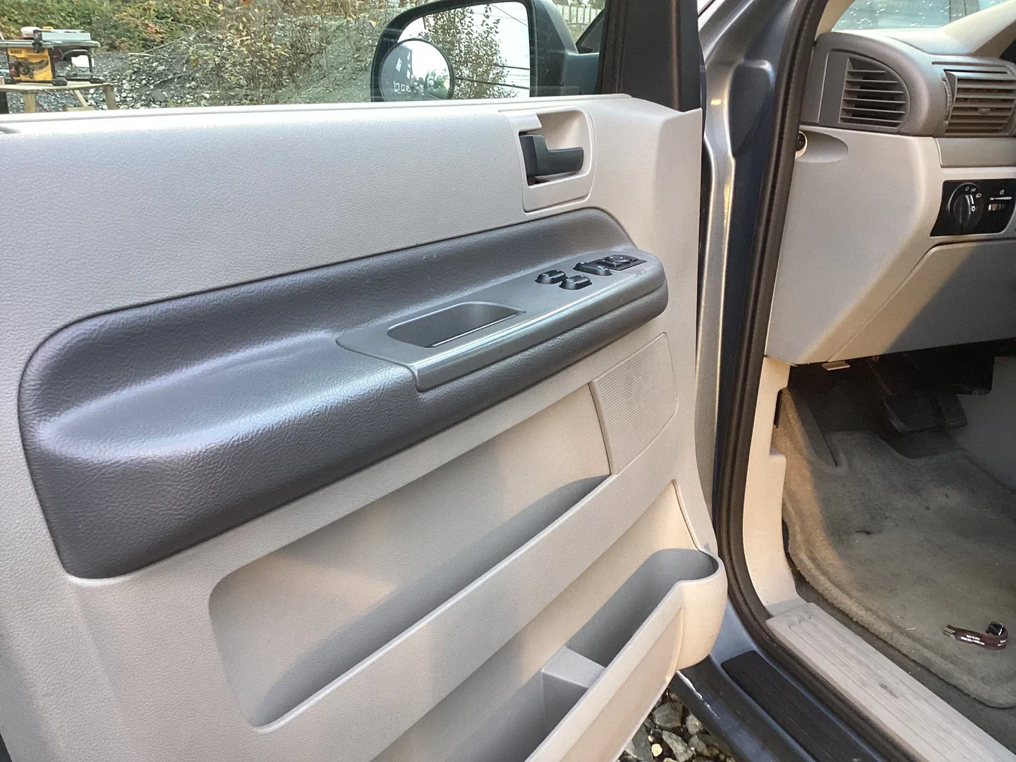 Ford Freestar Minivan image indicator(4)