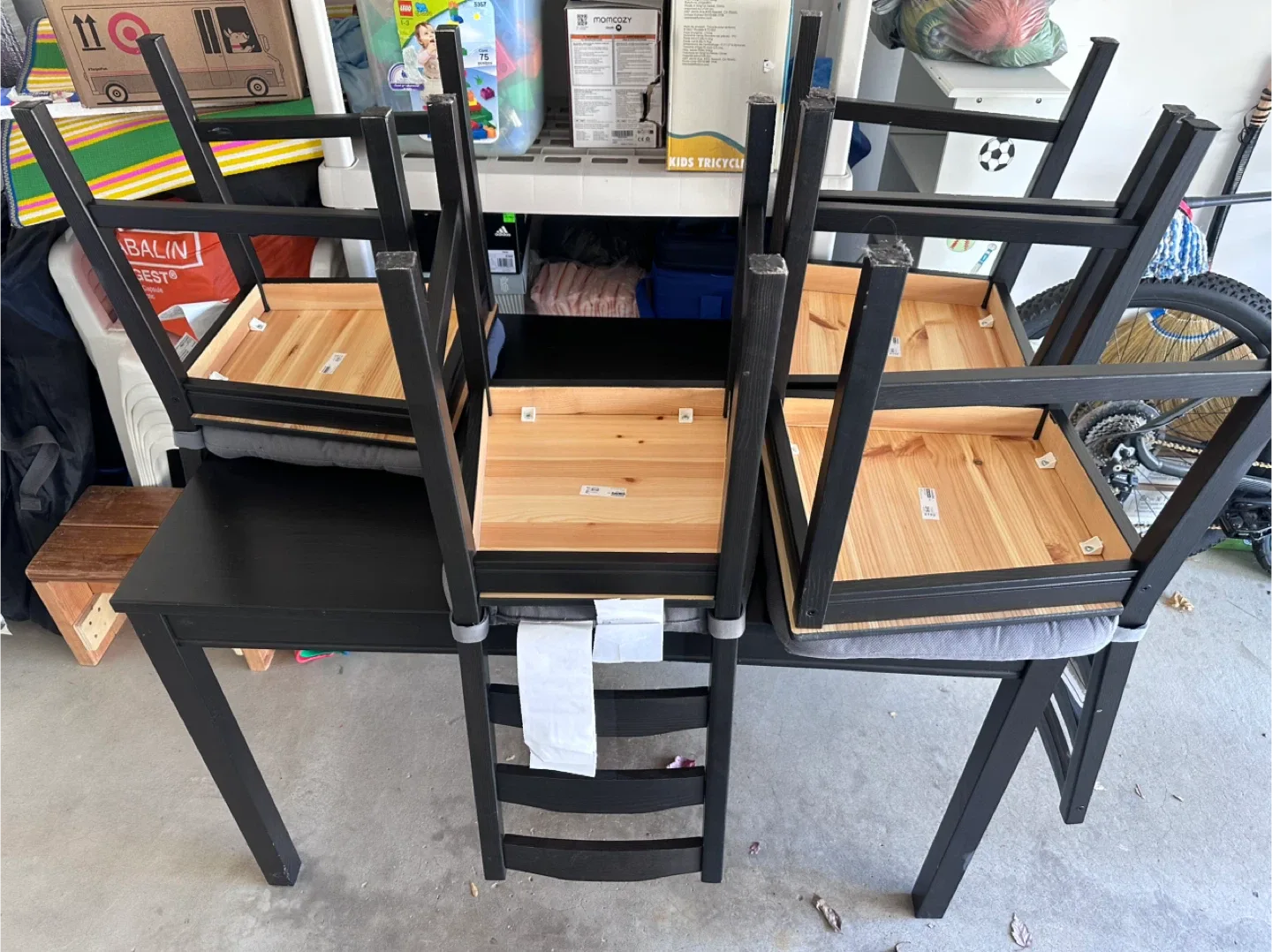 Black Dining Table with 4 Chairs image indicator(4)