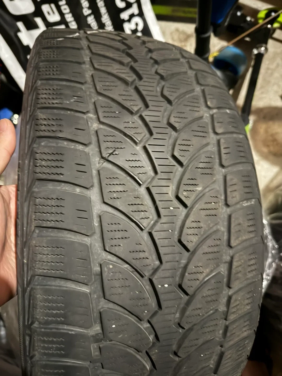 Winter Tires 235/40R18 image indicator(2)