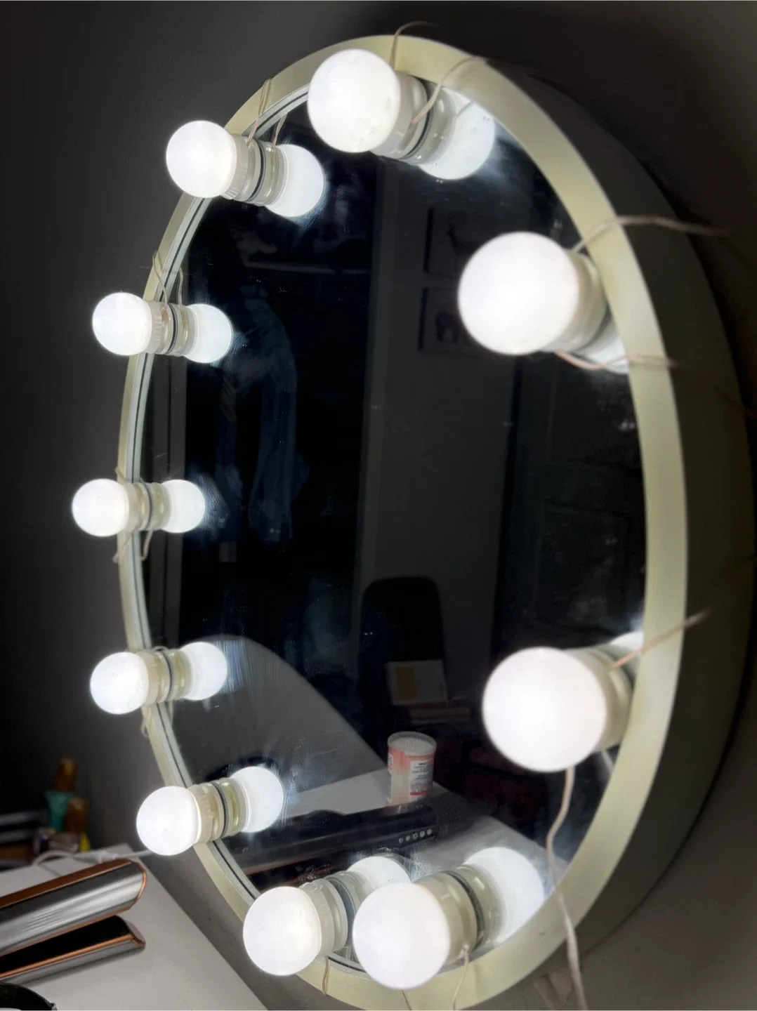 Hollywood Style Lighted Vanity Mirror image indicator(2)