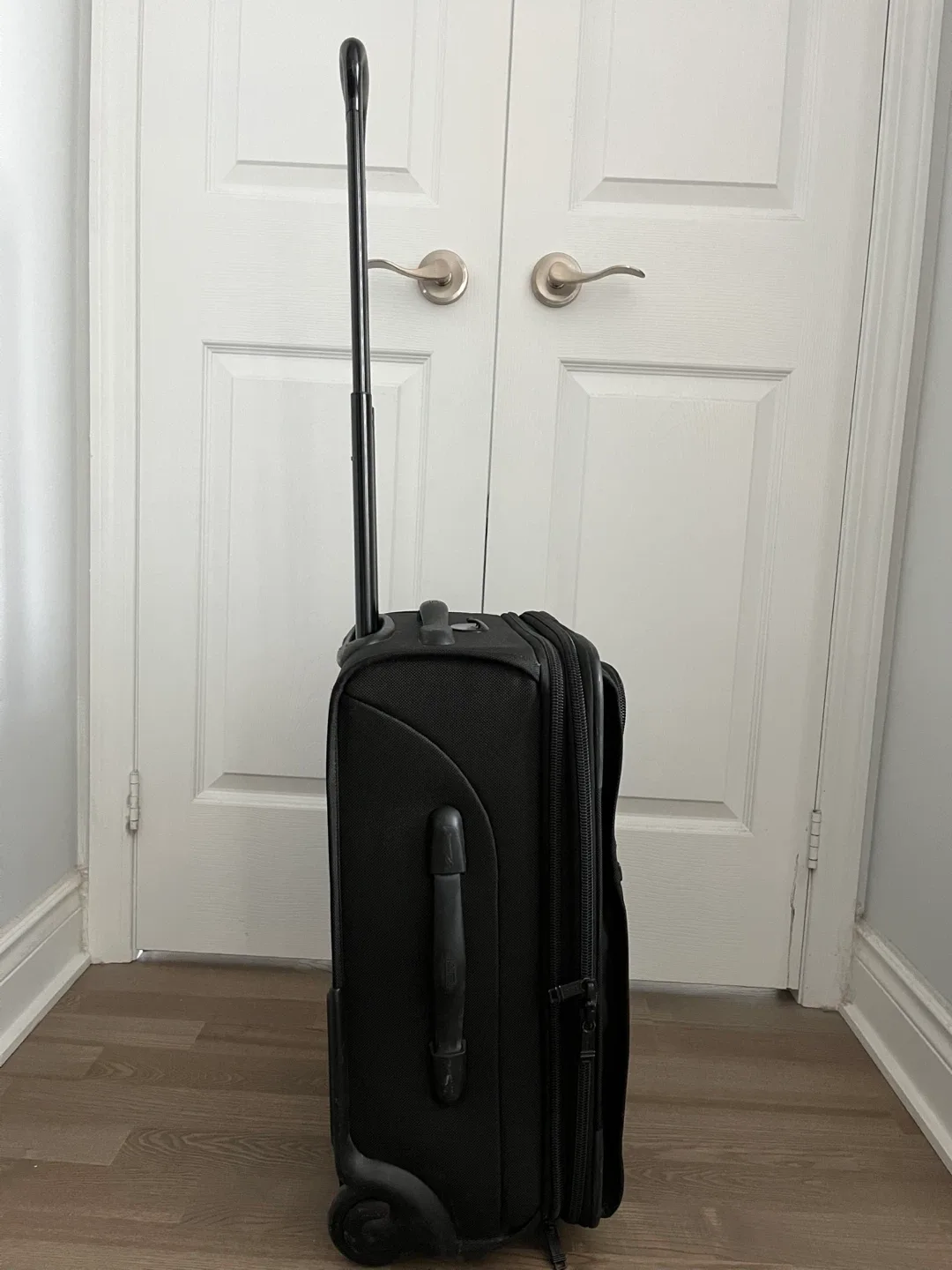 Tumi Black Carry-On Suitcase image indicator(3)