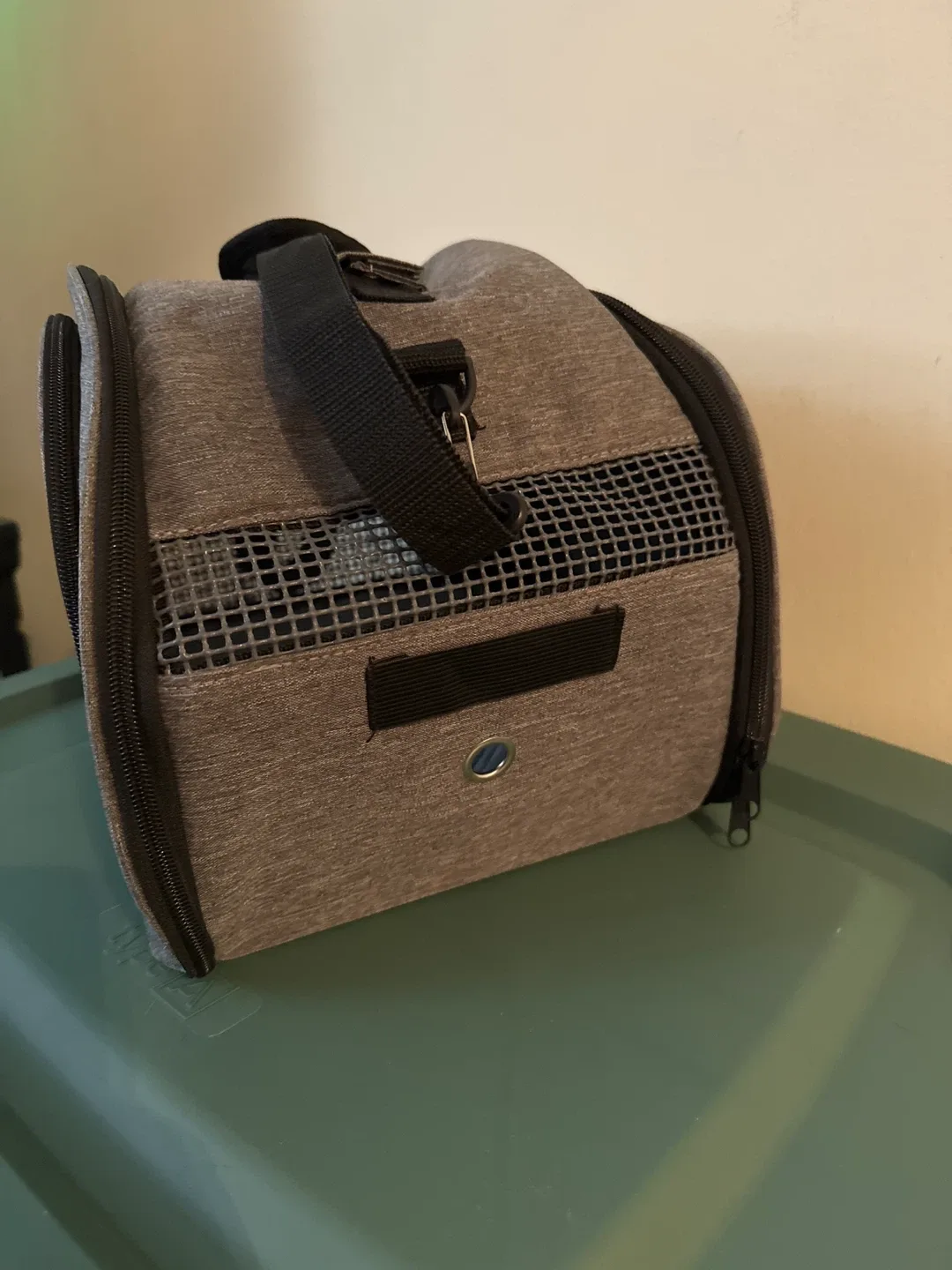 Grey Pet Carrier Bag image indicator(2)