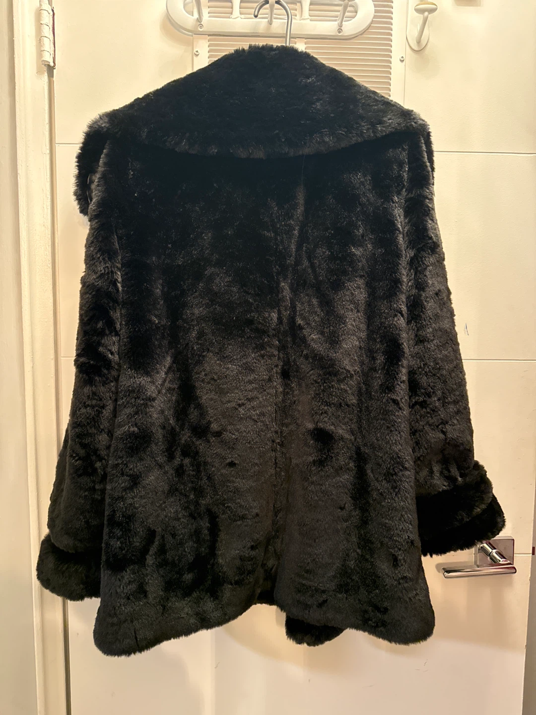 1 Madison Luxe Outerwear Black Faux Fur Coat S/P - photo 3
