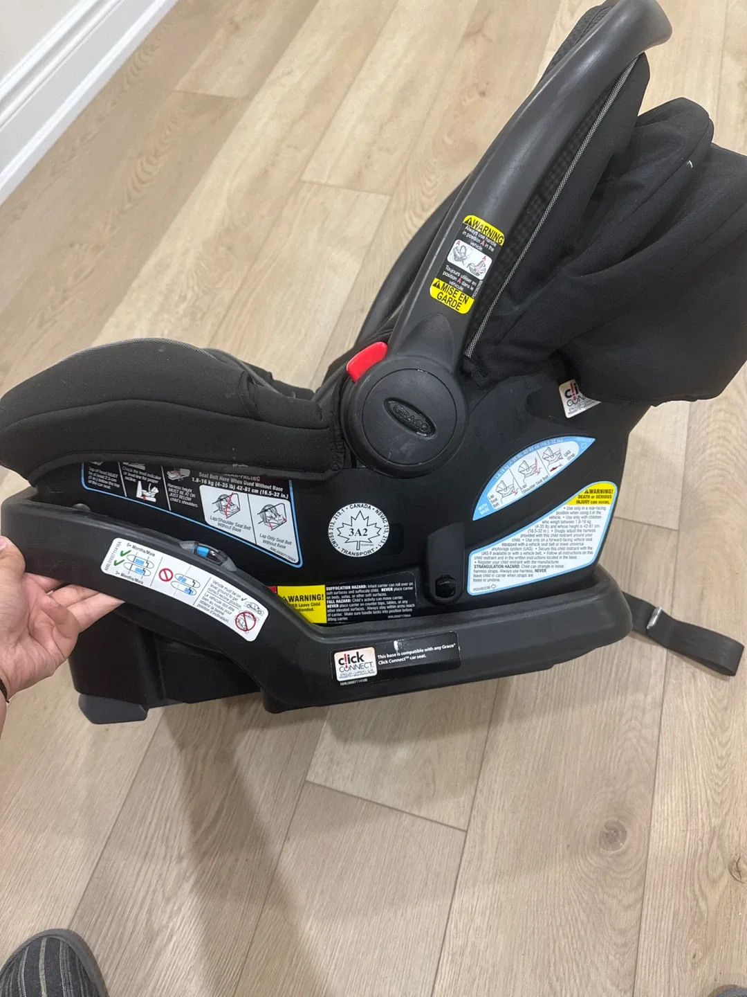 Graco Infant Car Seat - Black image indicator(2)