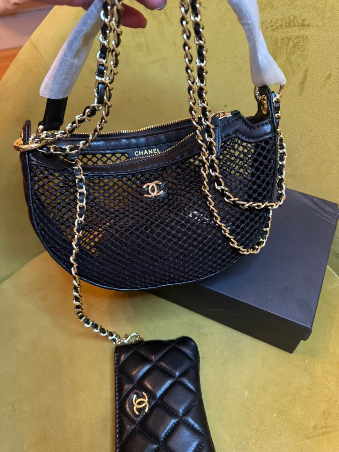 Chanel VIP beauty gift bag image indicator(3)