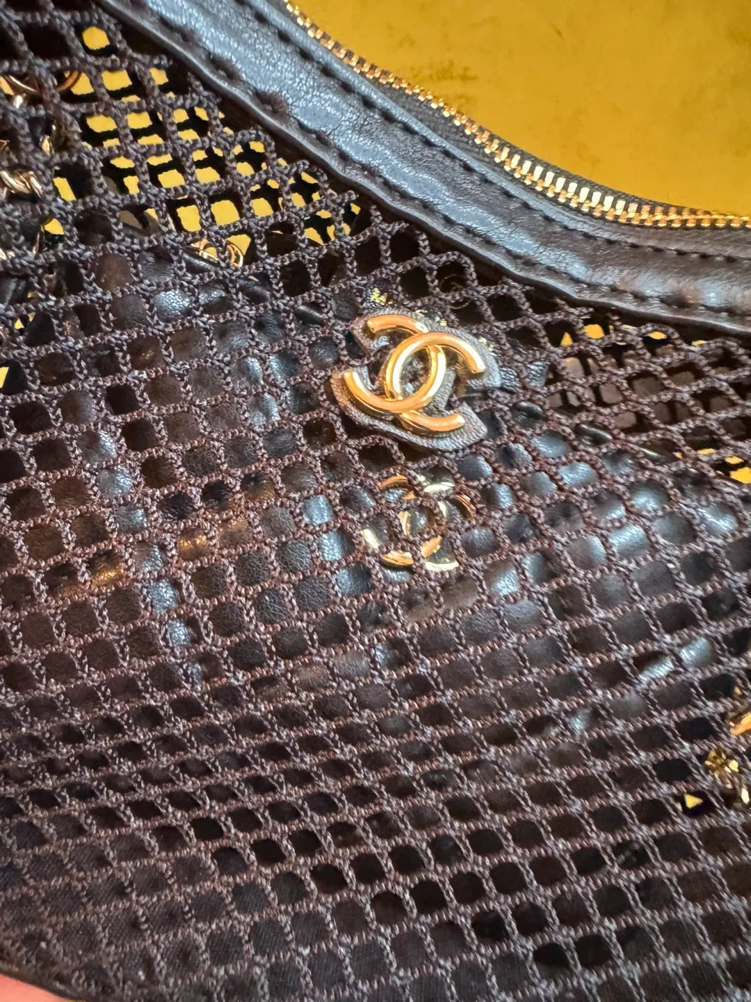 Chanel VIP beauty gift bag image indicator(5)