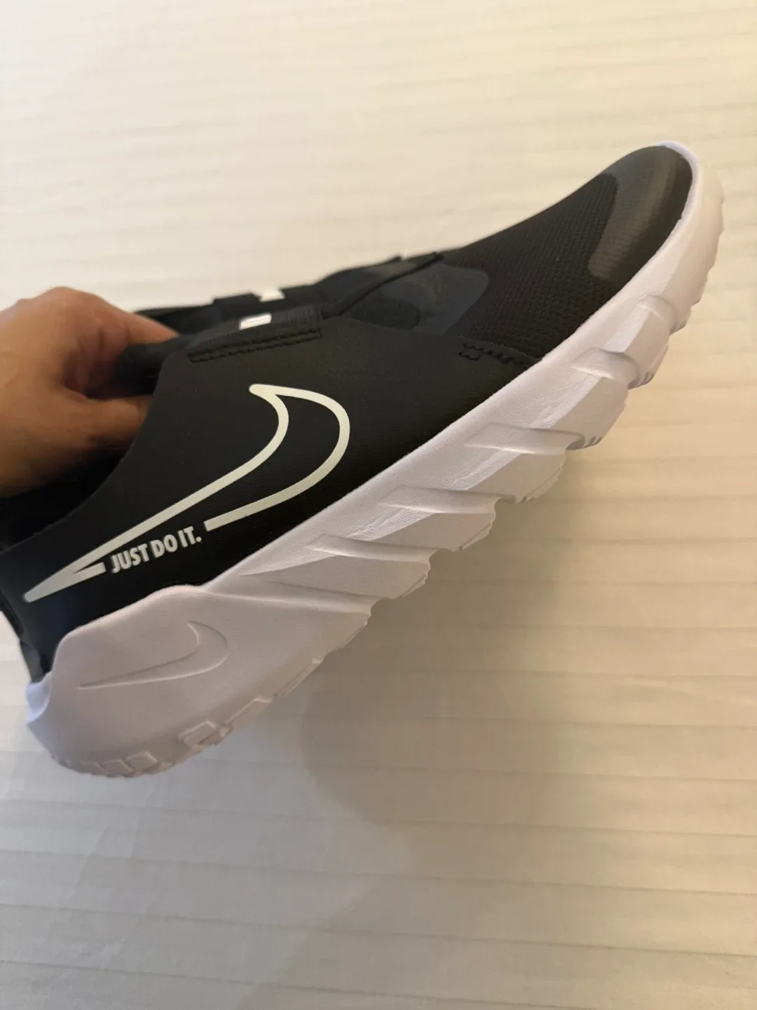 Nike Flex Runner 2 Kids' Black/White Size 7 image indicator(2)