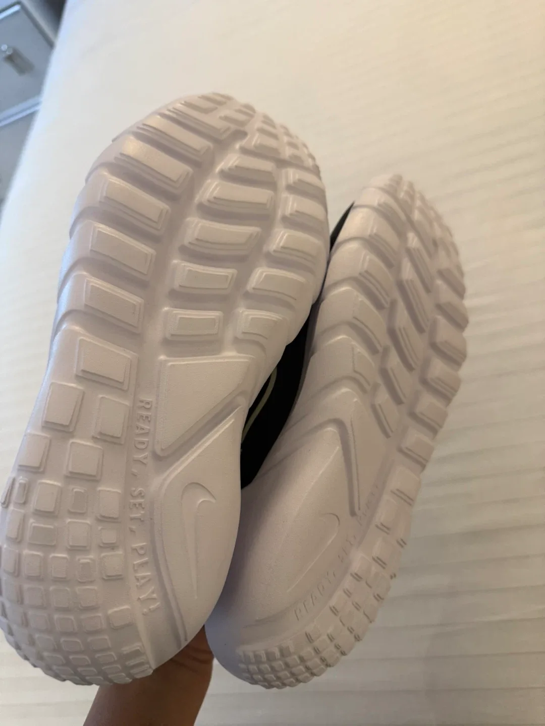 Nike Flex Runner 2 Kids' Black/White Size 7 image indicator(3)