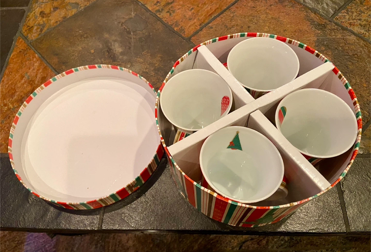 NEW CHRISTMAS Maxwell & Williams MUGS - Set of 4 - photo 4