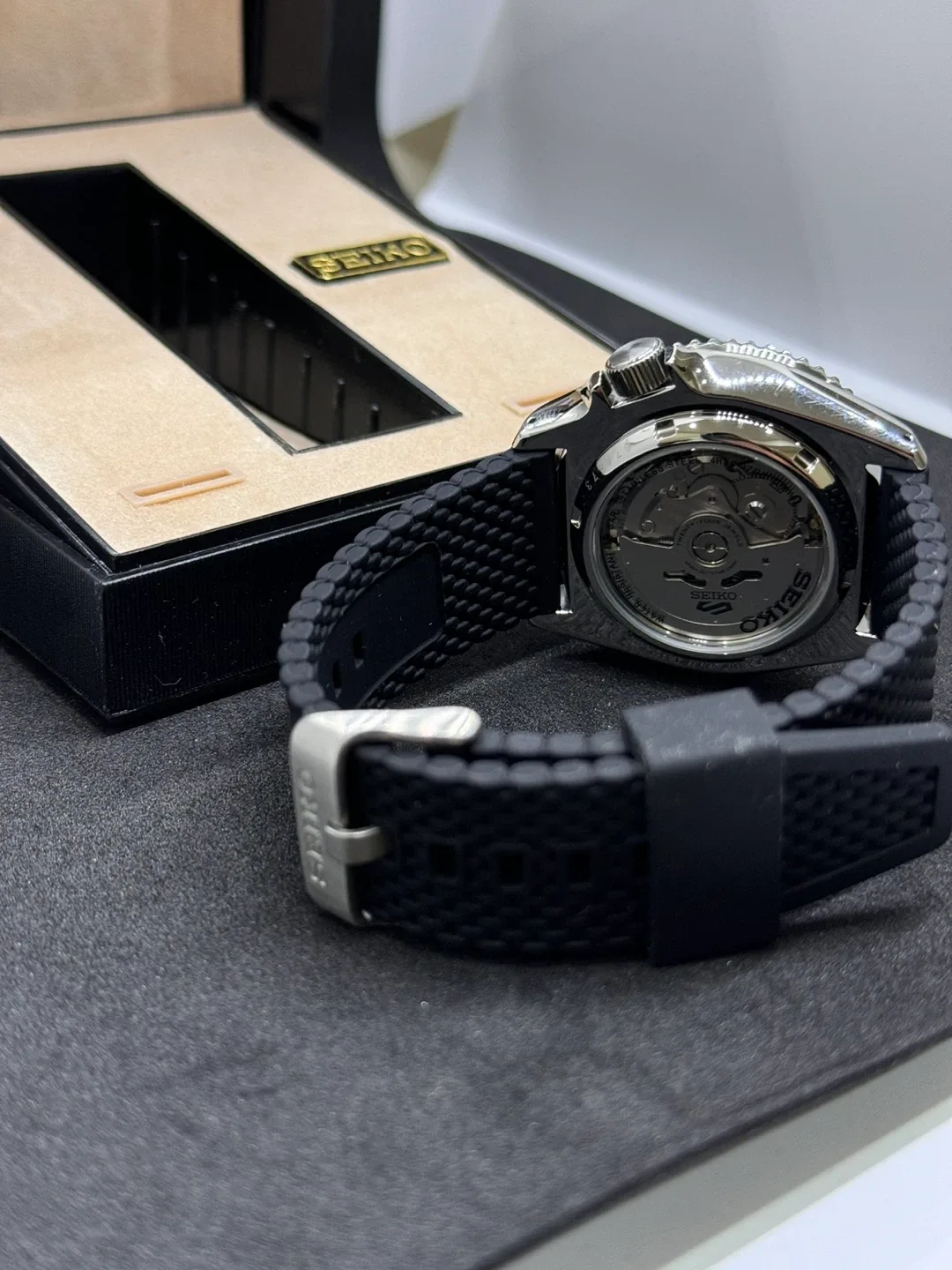 Seiko 5 Automatic Watch - Black SRPD73 image indicator(4)