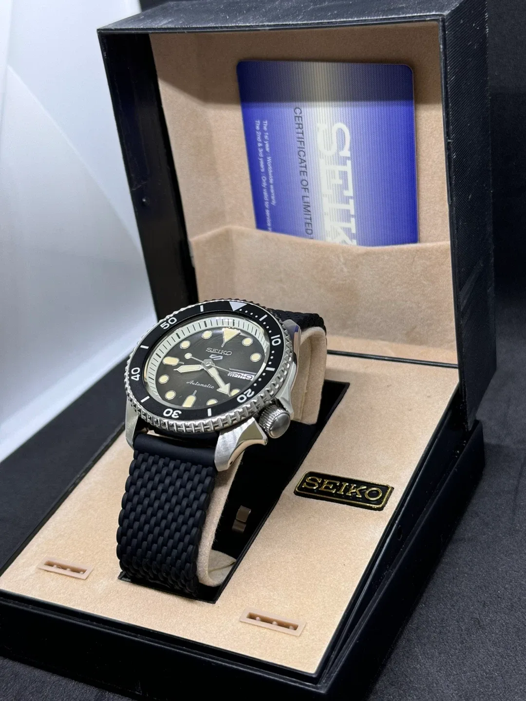 Seiko 5 Automatic Watch - Black SRPD73 image indicator(2)