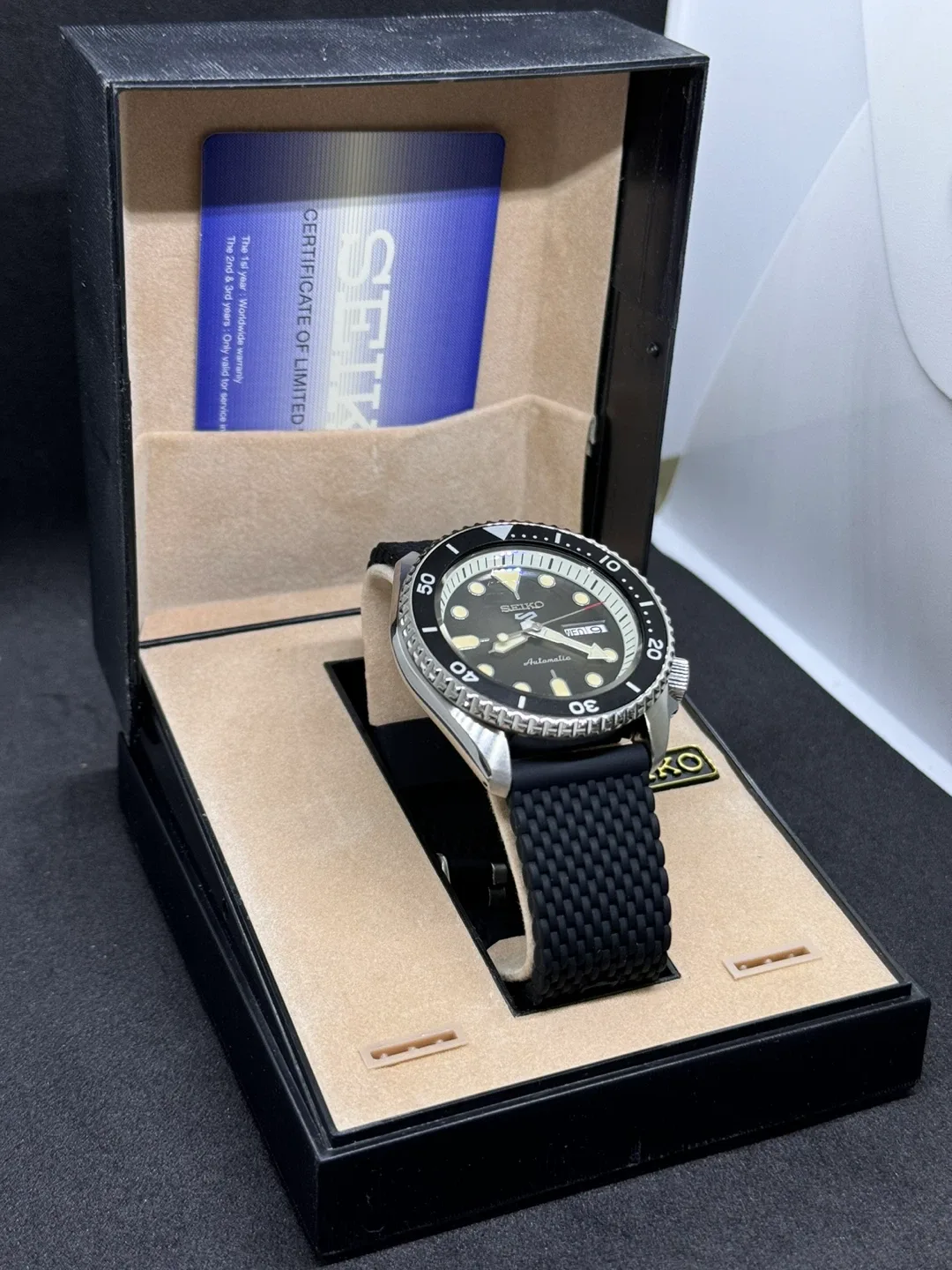 Seiko 5 Automatic Watch - Black SRPD73 image indicator(3)