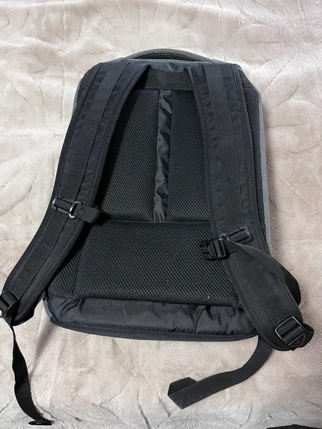 Grey Daimler Truck Laptop Backpack image indicator(2)