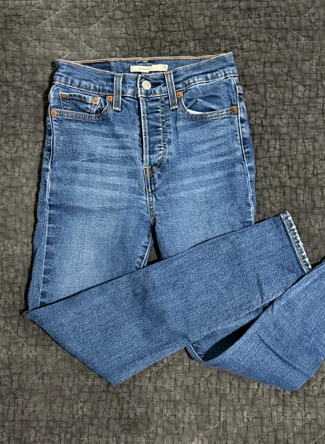 Levi's Wedgie Skinny Jeans - Size 25 image indicator(3)