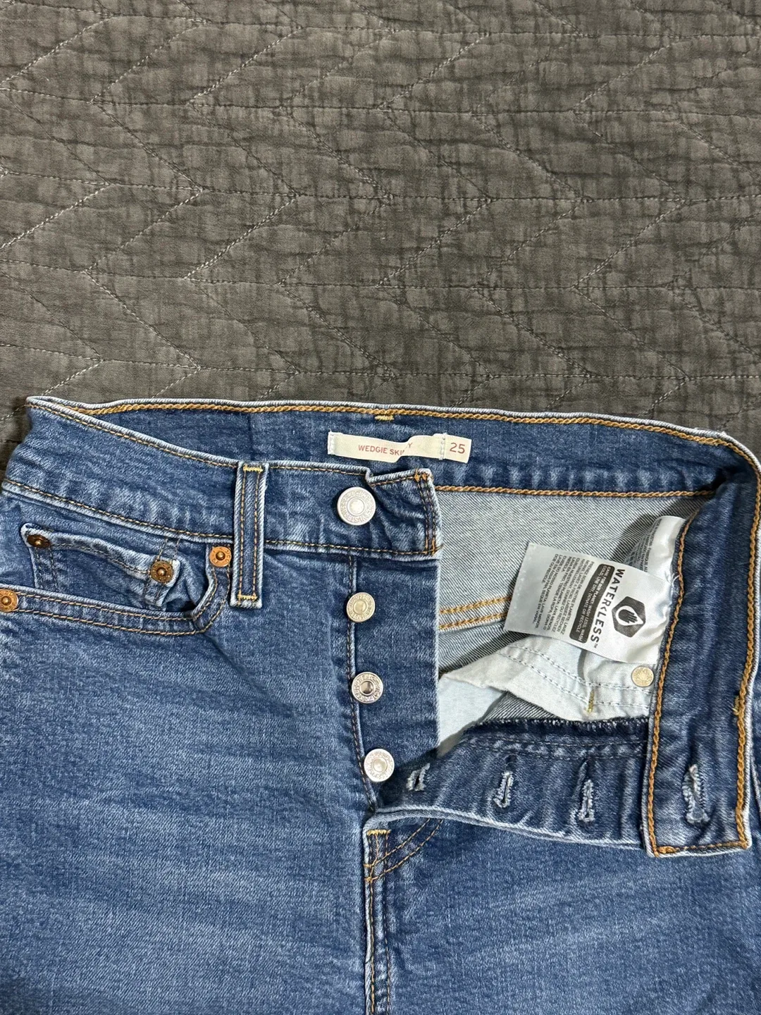 Levi's Wedgie Skinny Jeans - Size 25 image indicator(2)