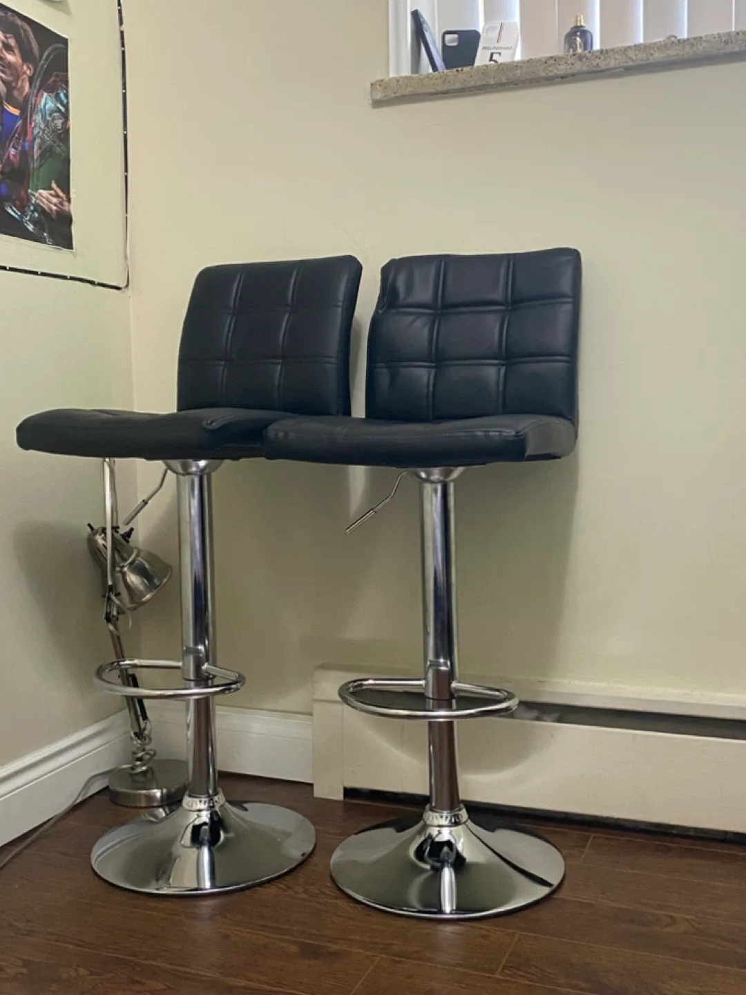 Black Adjustable Height Bar Stool image indicator(8)