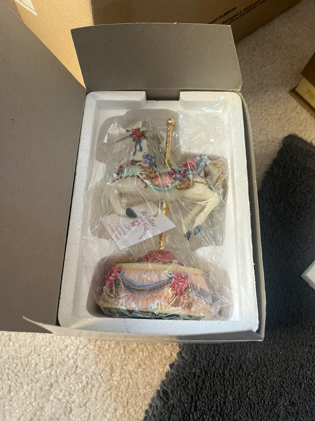 Melodies County Fair Collection Carousel Horse image indicator(4)