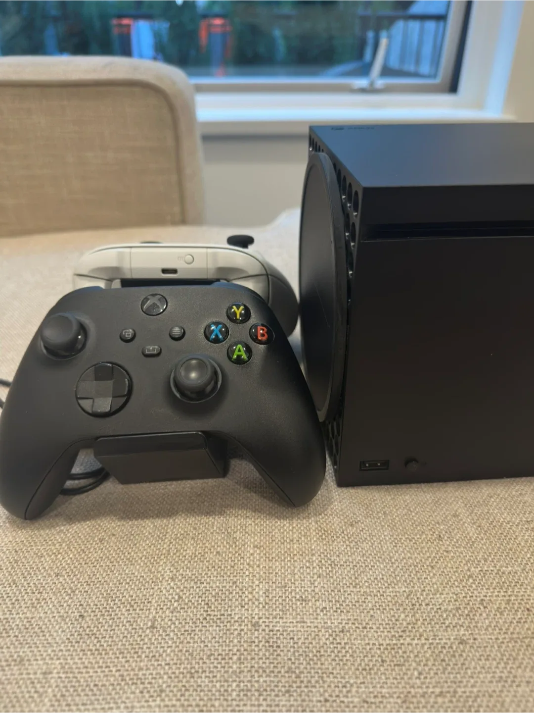 Xbox Series X Console with 2 Controllers image indicator(3)