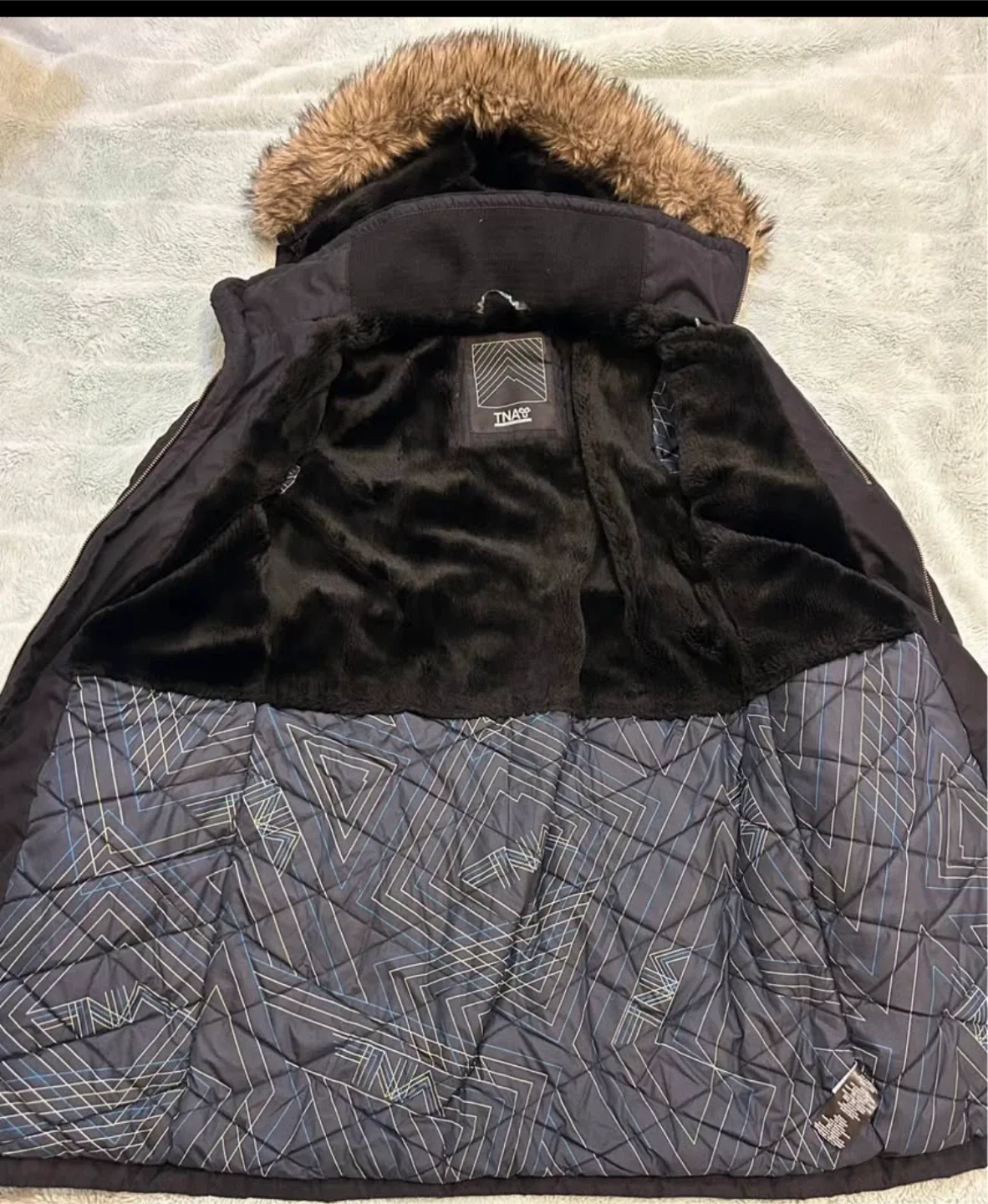 TNA Black Winter Parka - Size Medium image indicator(3)