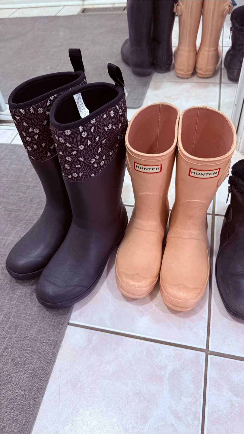 Hunter, Muck Boots, Blondo, Tom’s in various sizes - photo 2