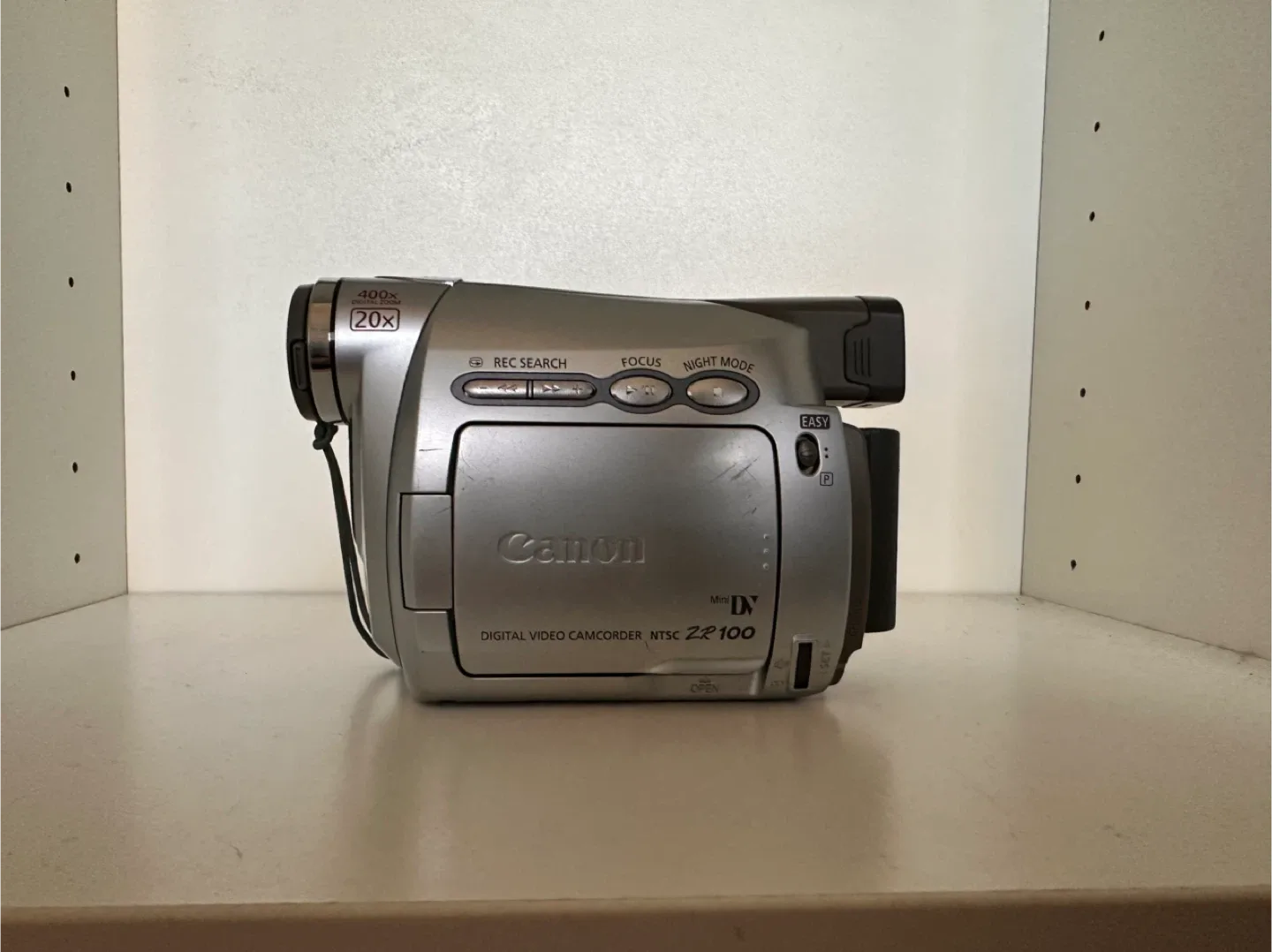 Canon ZR100 - Mini DV Camcorder - WORKS PERFECTLY 100%