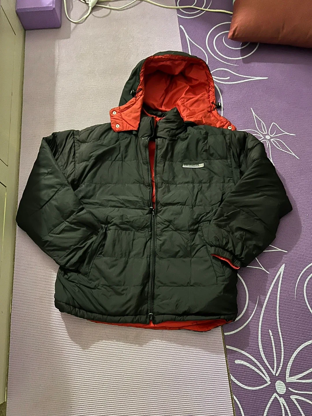 New Balenciaga puffer jacket be worn on both side