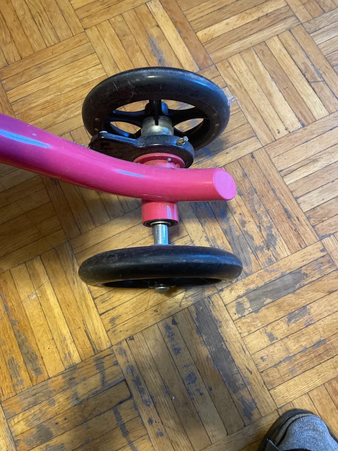 KneeRover Pink Knee Walker image indicator(3)