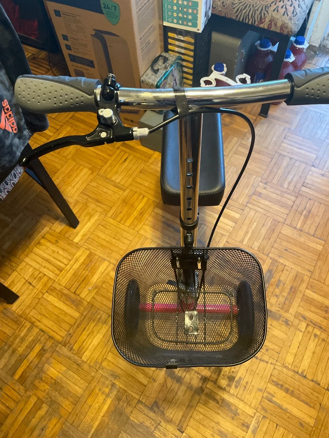 KneeRover Pink Knee Walker image indicator(2)