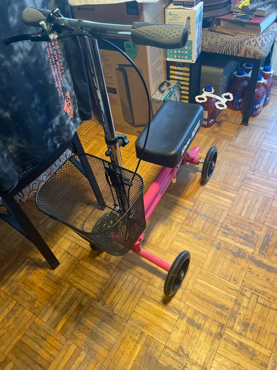 KneeRover Pink Knee Walker image indicator(4)