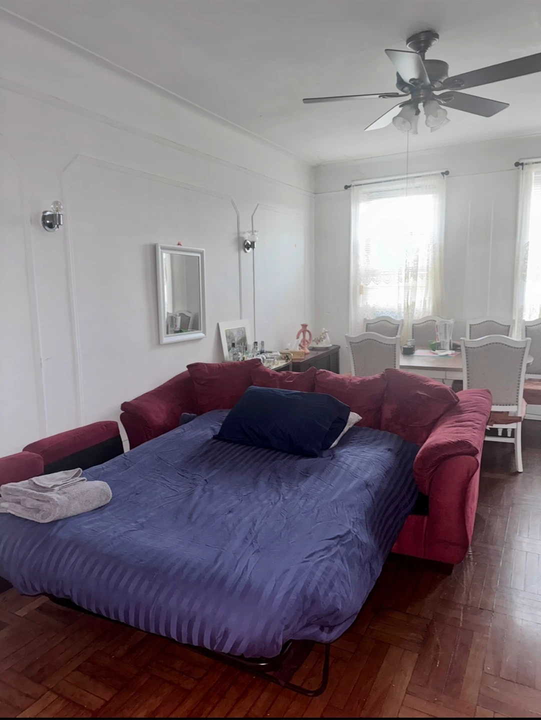 Need gone 11/16! Red sleeper sofa three seater - photo 3