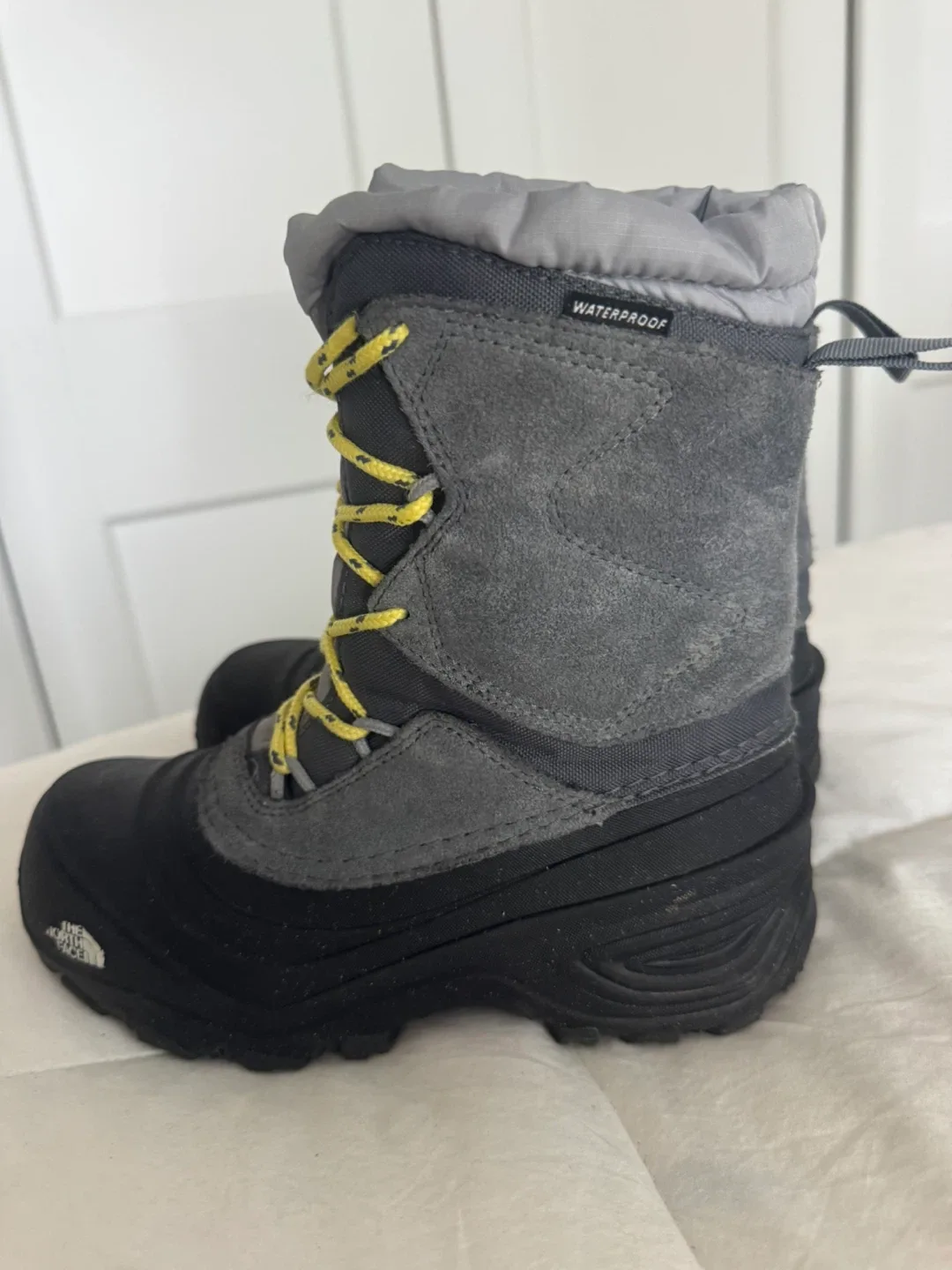 Size 2 THE NORTH FACE Kids Winter Waterproof Boots image indicator(10)