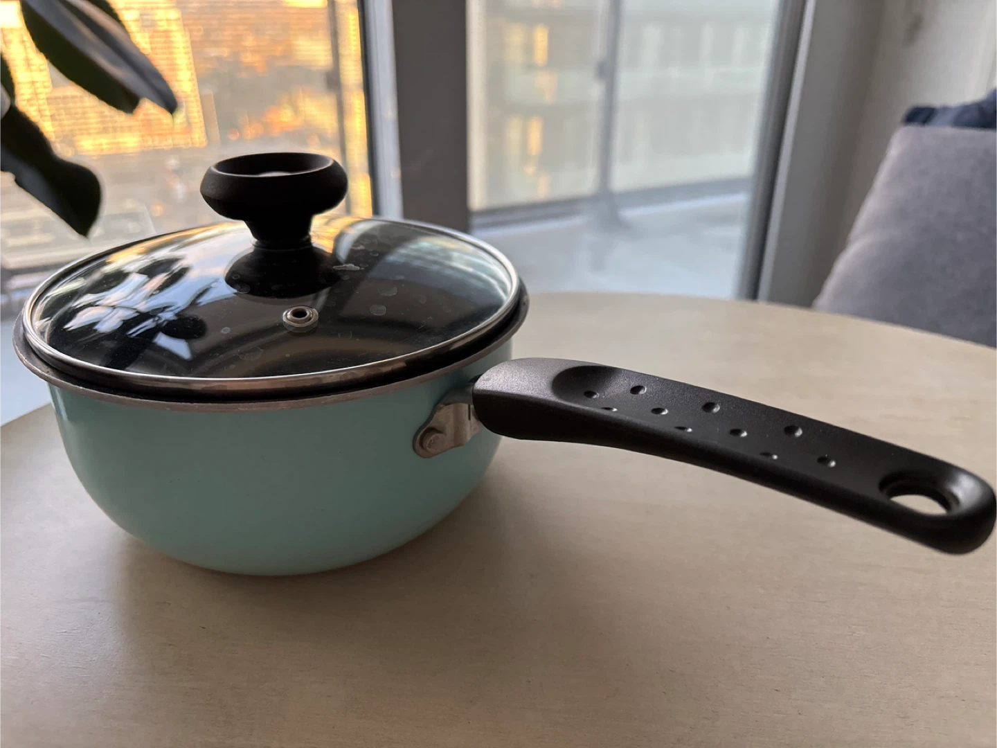 Meyer Quality Cookware Pot with Lid