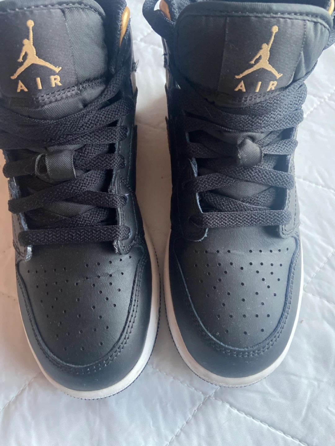 Air Jordan 1 Mid Black/Gold Sneakers 4 youth - photo 3