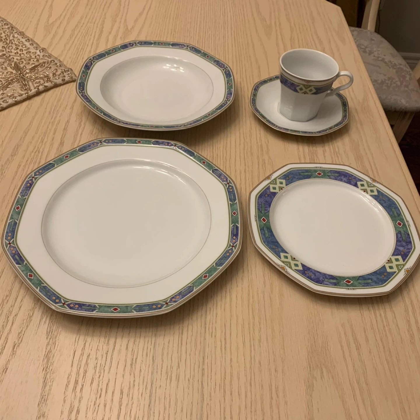 Studio Nova Marengo Dishes serves 16 people’s. Total 80pcs