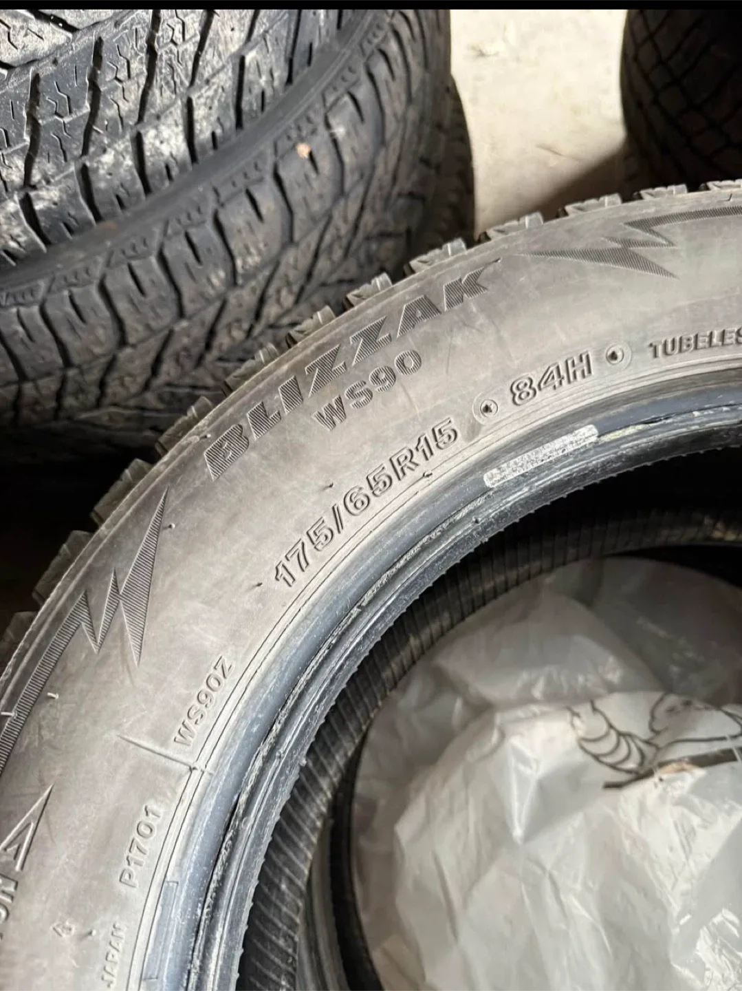 175 65 15 Bridgestone Blizzak WS90 175/65R15 Winter Tires image indicator(3)