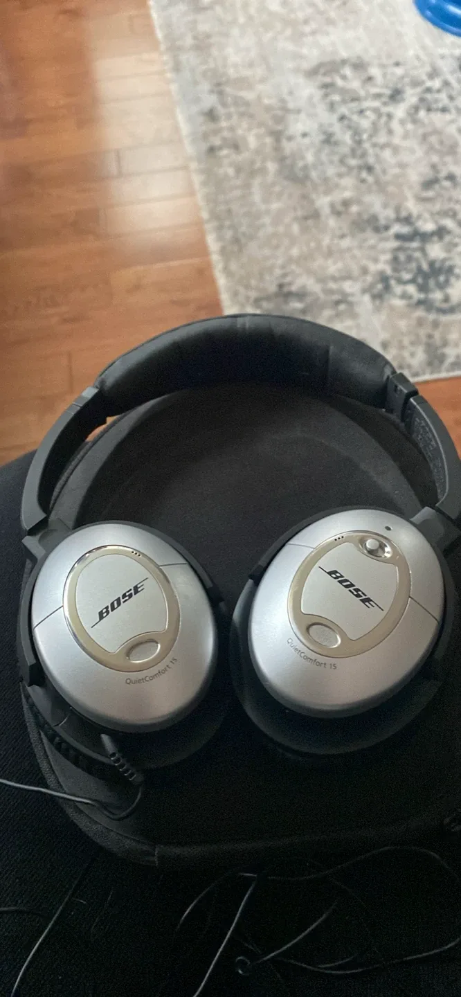 Bose QuietComfort 15 Acoustic Noise Cancelling Headphones image indicator(5)