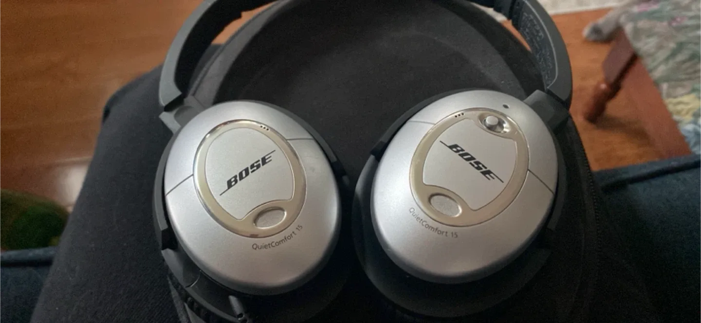 Bose QuietComfort 15 Acoustic Noise Cancelling Headphones image indicator(4)