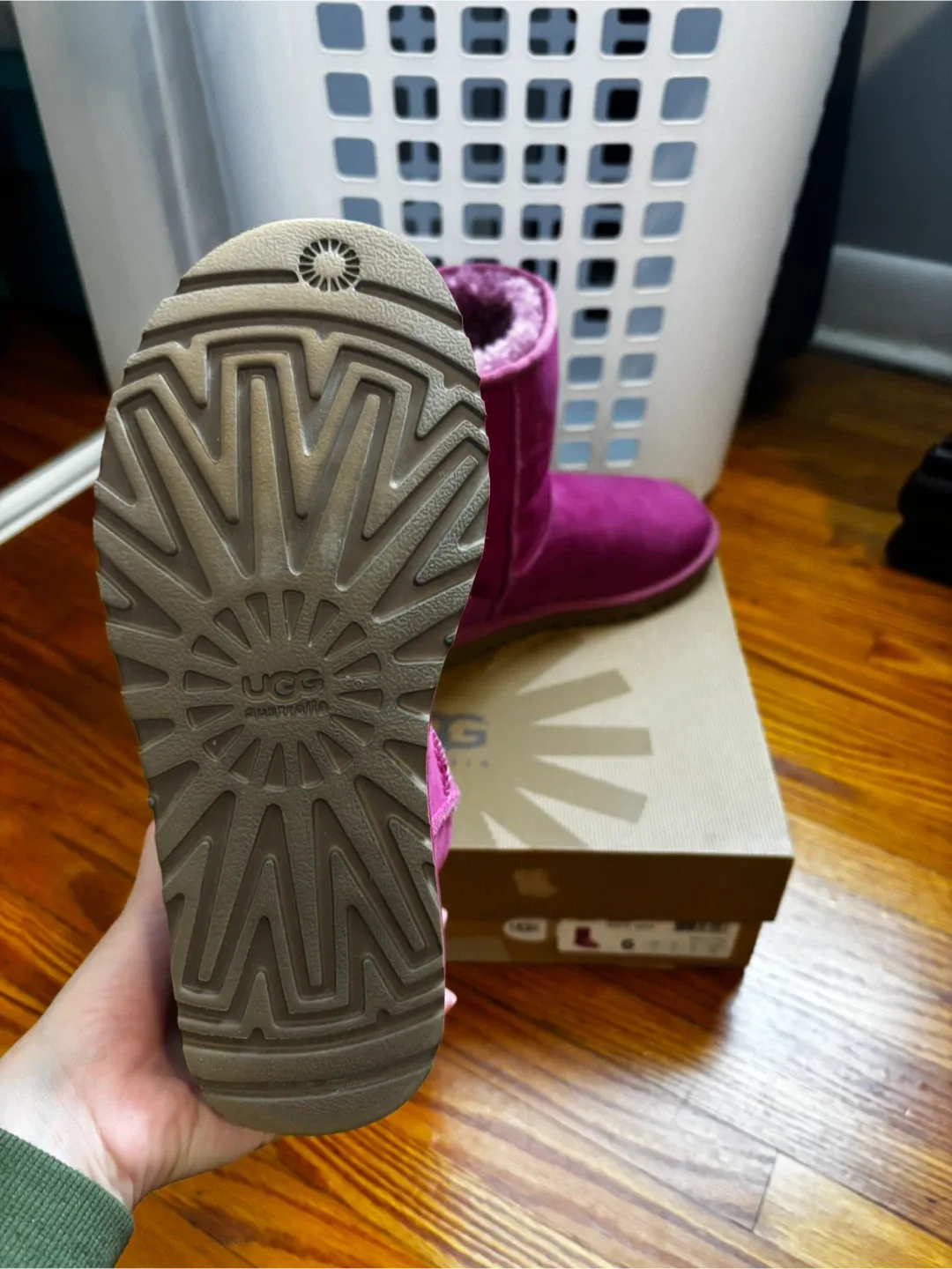UGG mid Pink - $60 - Size 6 image indicator(5)