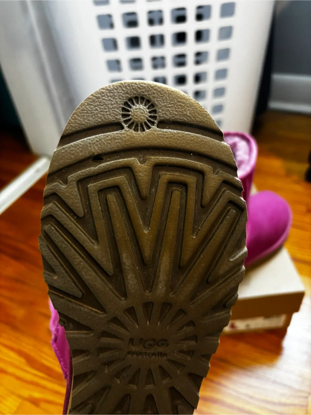 UGG mid Pink - $60 - Size 6 image indicator(7)