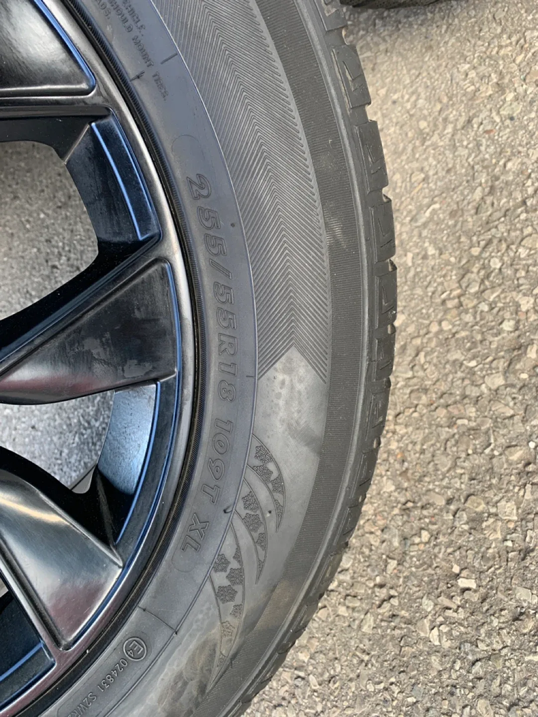 BMW 255/55R18 Winter Tires on Rims - Set of 4 image indicator(2)