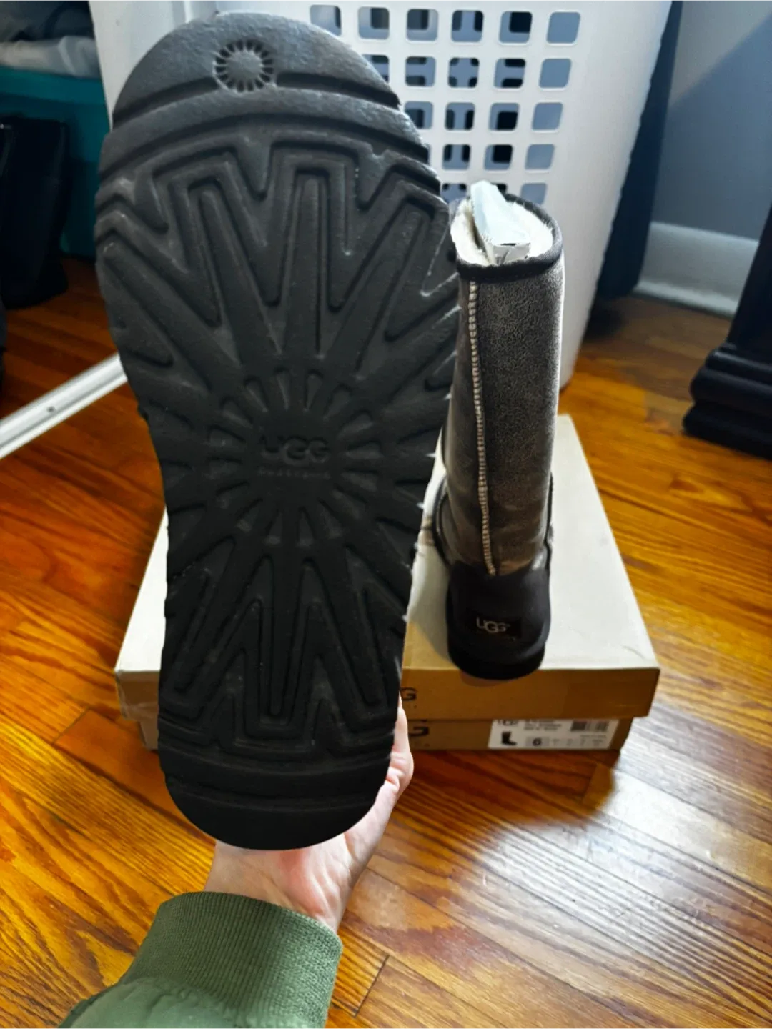 UGG tall brown - $80 - size 6 image indicator(6)