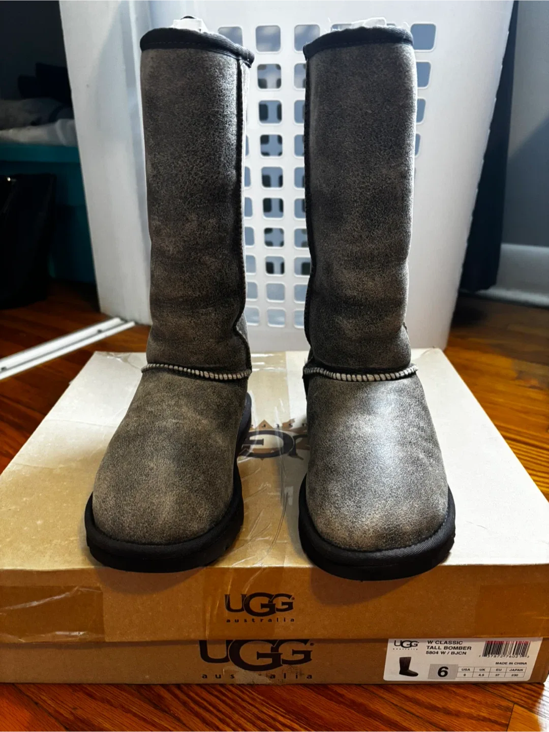 UGG tall brown - $80 - size 6 image indicator(2)