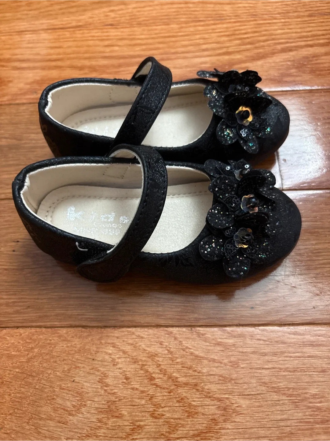Kids Black Flower Girl Shoes - Size 7 image indicator(2)