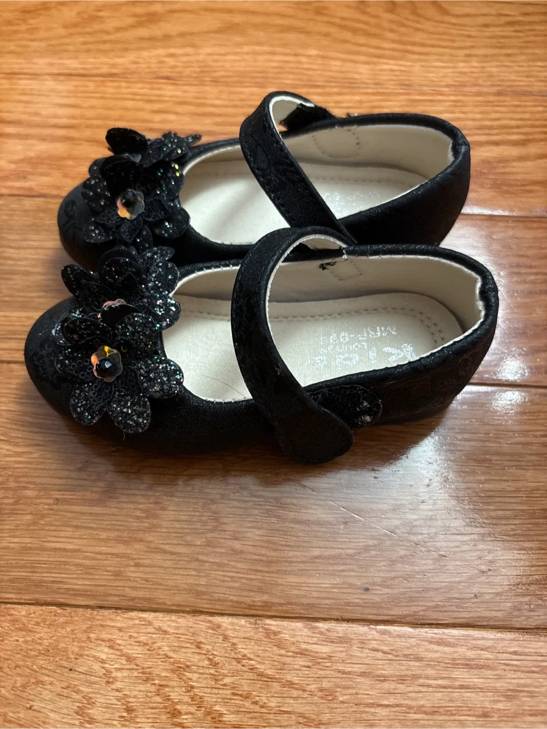 Kids Black Flower Girl Shoes - Size 7 image indicator(3)