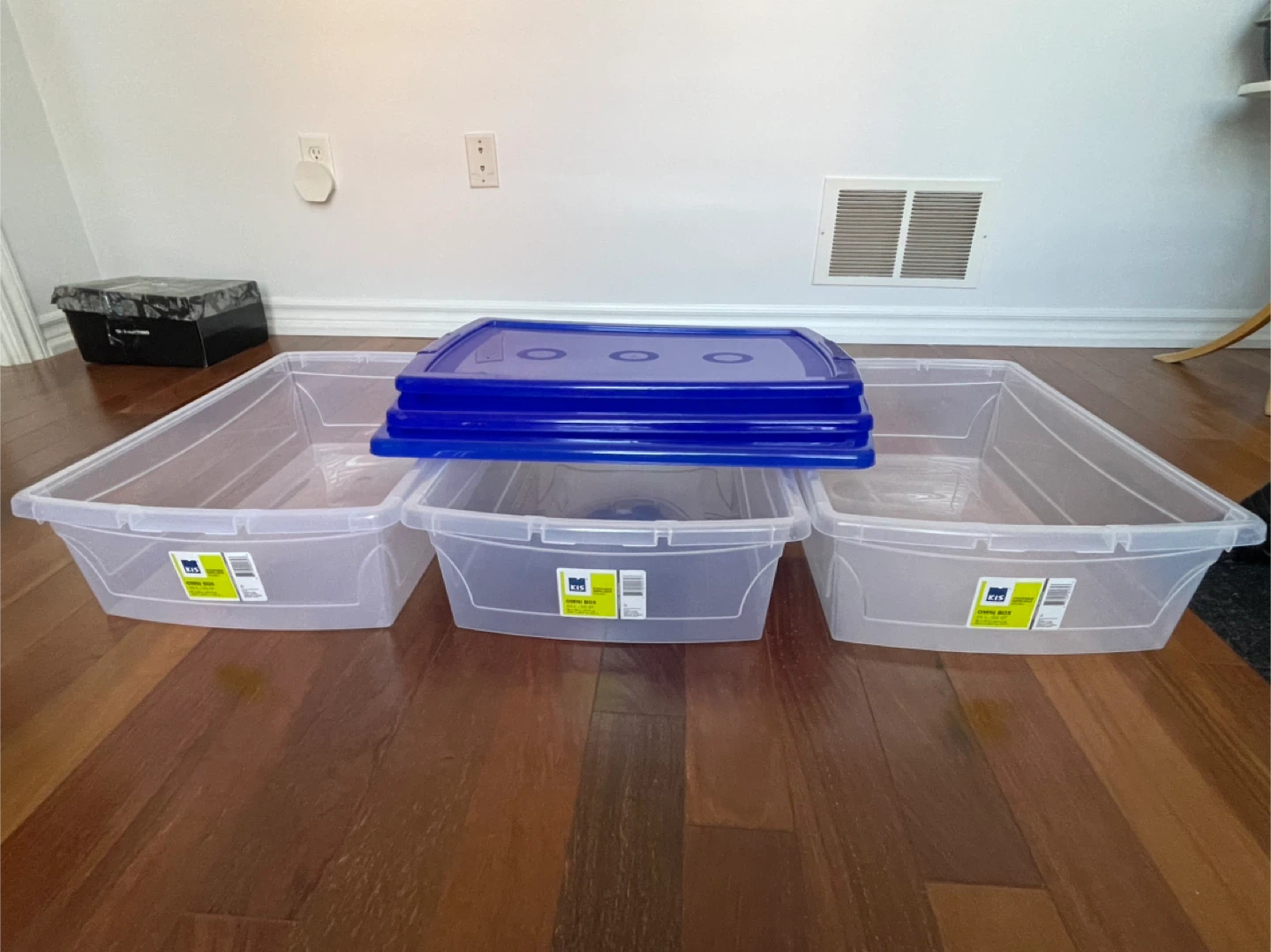 Like New (3) 25 L Stackable Storage Box’s - photo 3