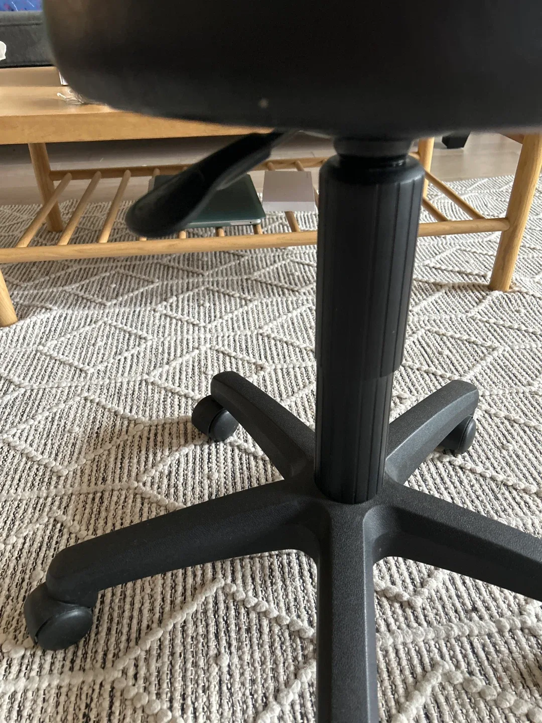 Black Swivel Stool image indicator(4)