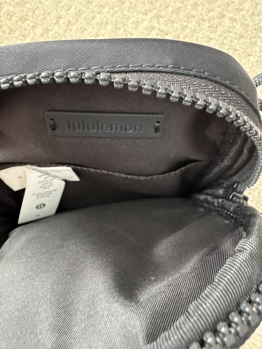 Lululemon small crossbody - photo 4